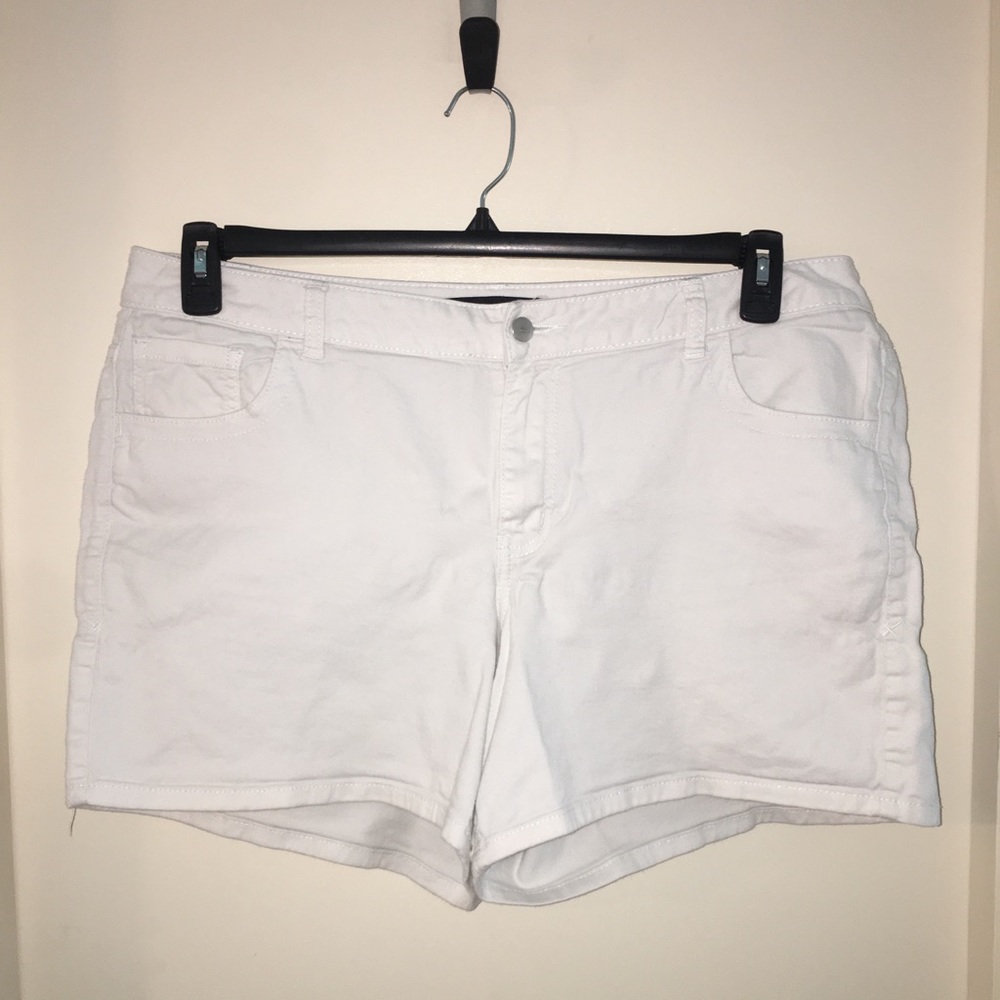 VENEZIA White Denim Shorts Size 18